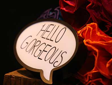 700 meter vlaggetjes en 140 paraplu's